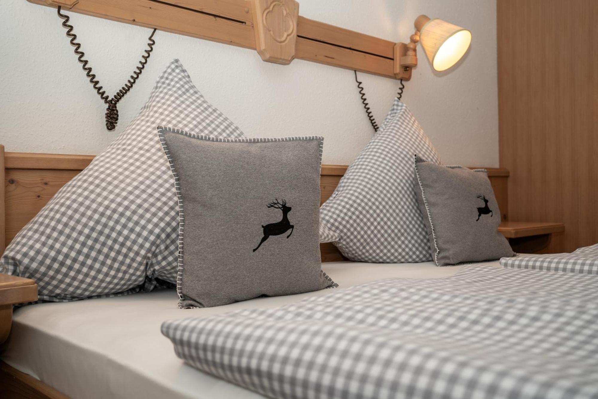 Hotel Gasthof Alter Wirt Farchant Luaran gambar